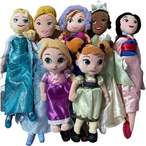 Disney Princess Doll Lot: (5) 18” dolls. (2) 12” dolls.